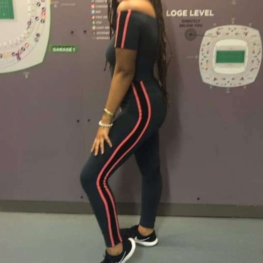 Off the shoulder , legging outfit